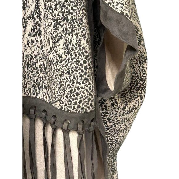 Tyler Boe Fringed Poncho Sweater M/L Gray Cashmere Blend Knit - Picture 8 of 11